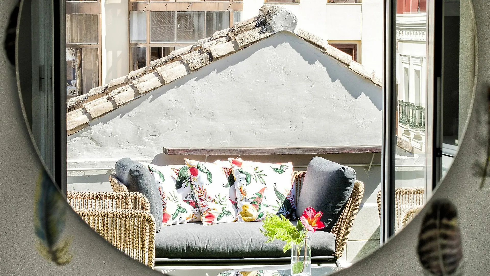Townhall Penthouse Granada Apartment
